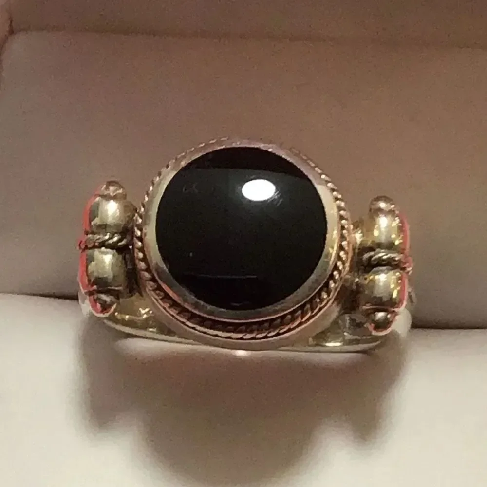 Vintage round onyx and sterling silver ring size 8